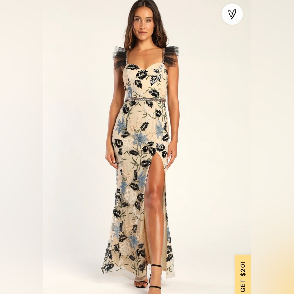 NWT Lulus Flattering dress